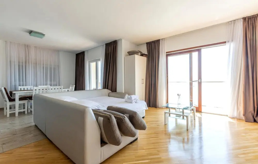Beautiful Home In Mravince With Sauna