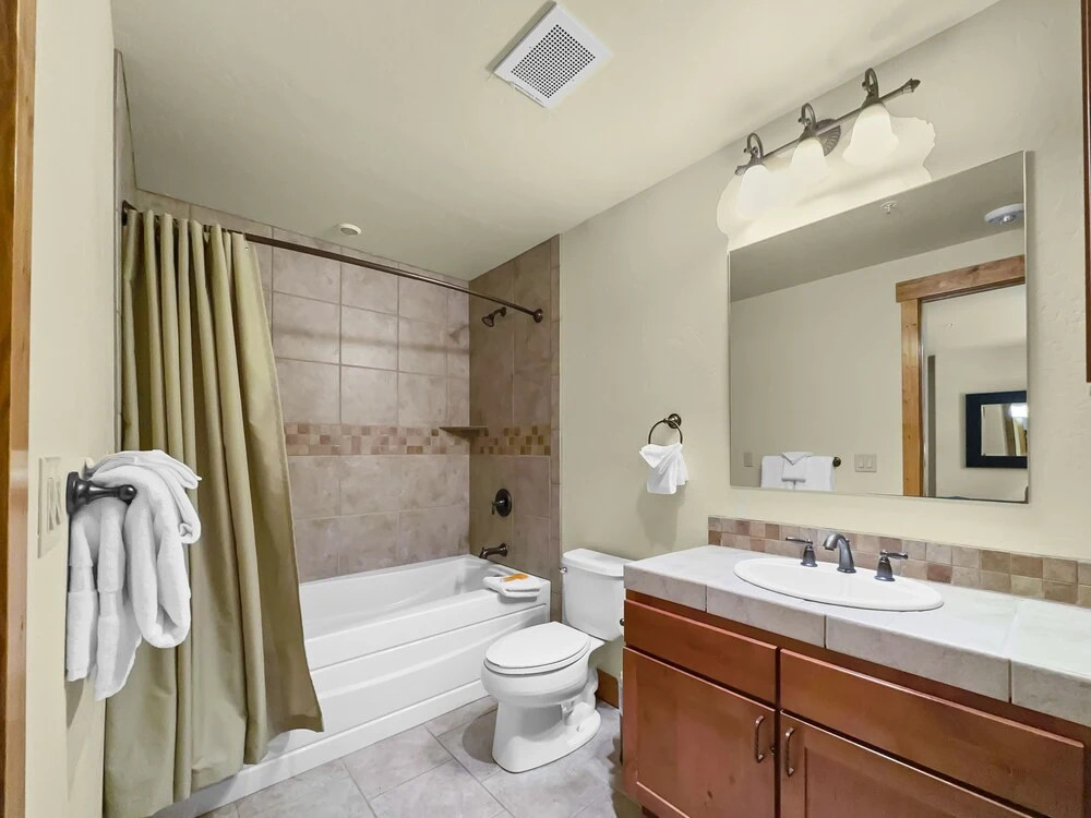 Ca2103 The Cache 3 Bedroom Condo by RedAwning