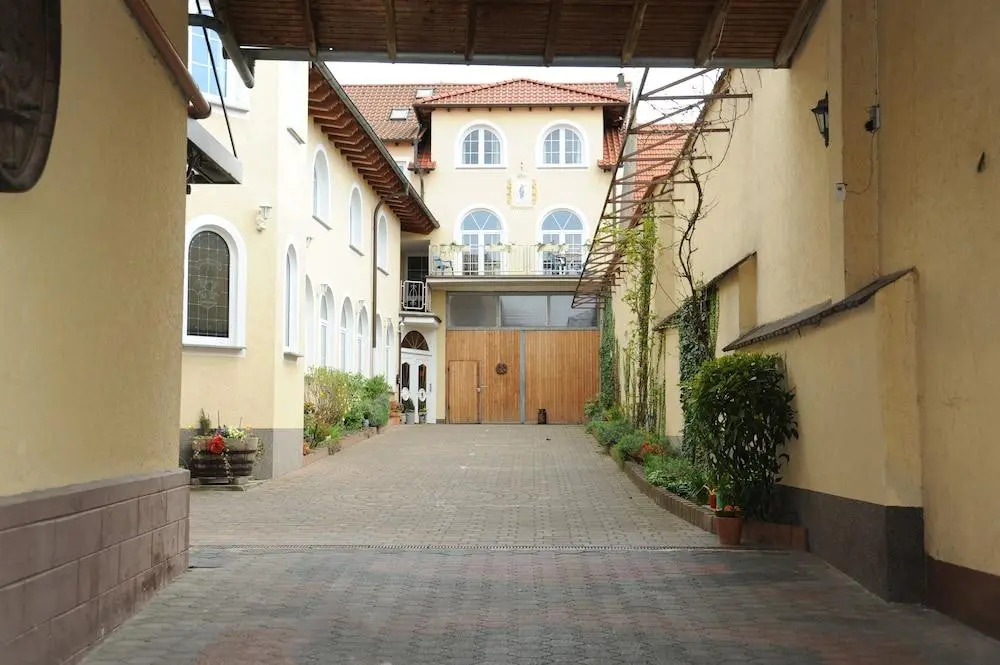 Hotel Schlosshof Dolgesheim