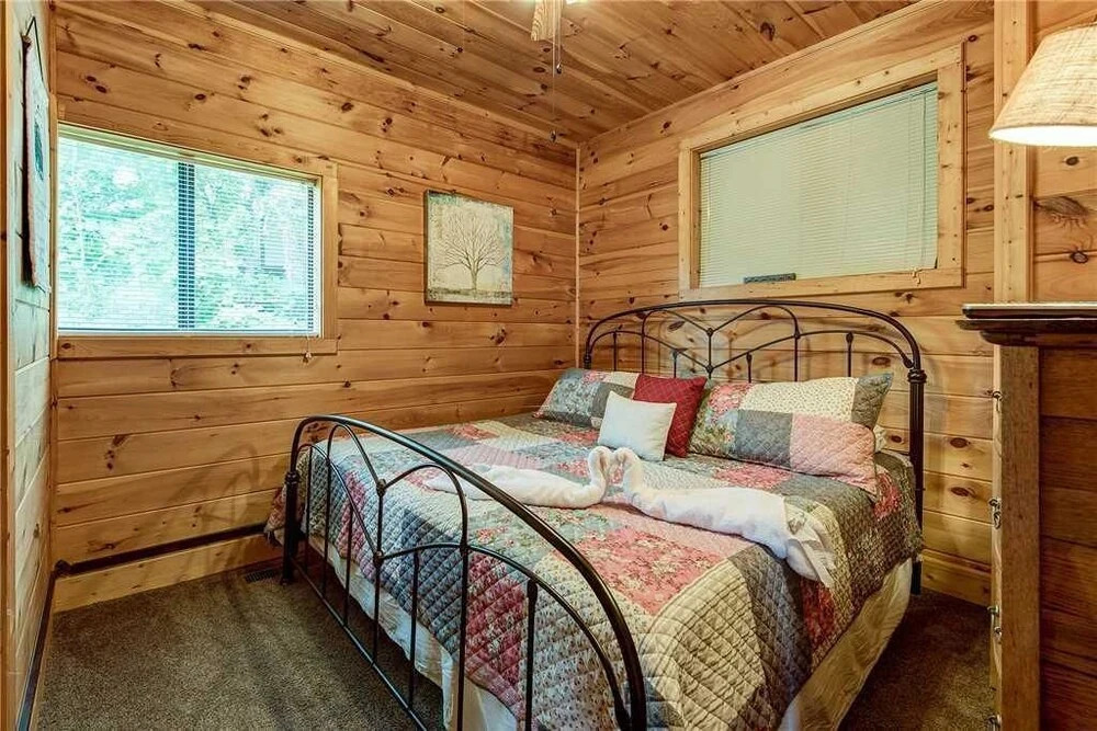 Smoky Mountain View 3 Bedroom Home with Hot Tub