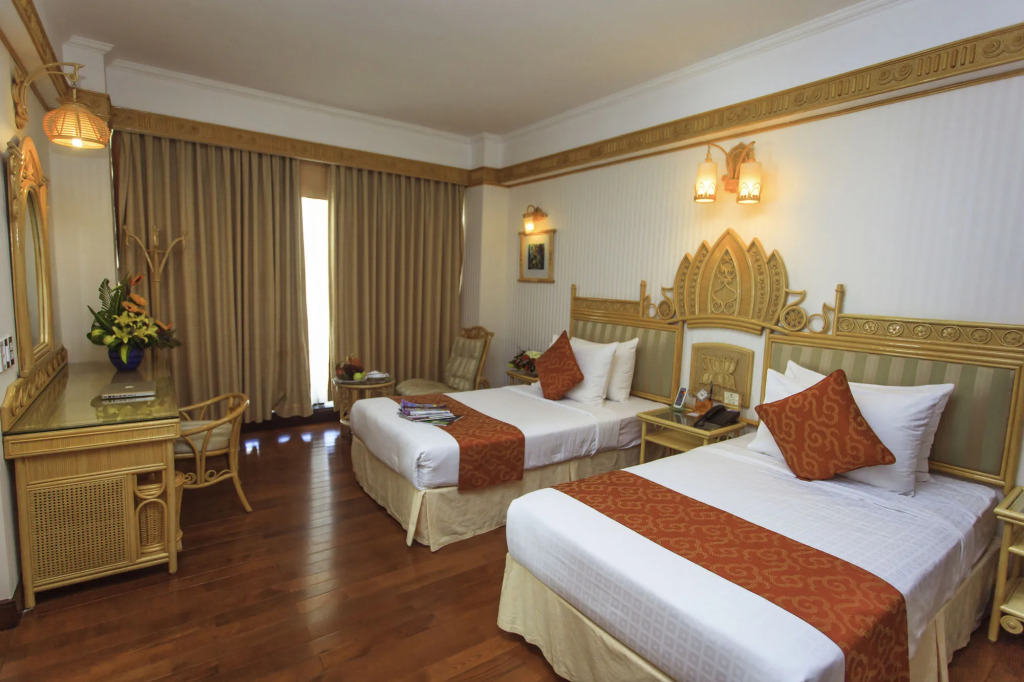 Green Plaza Hotel