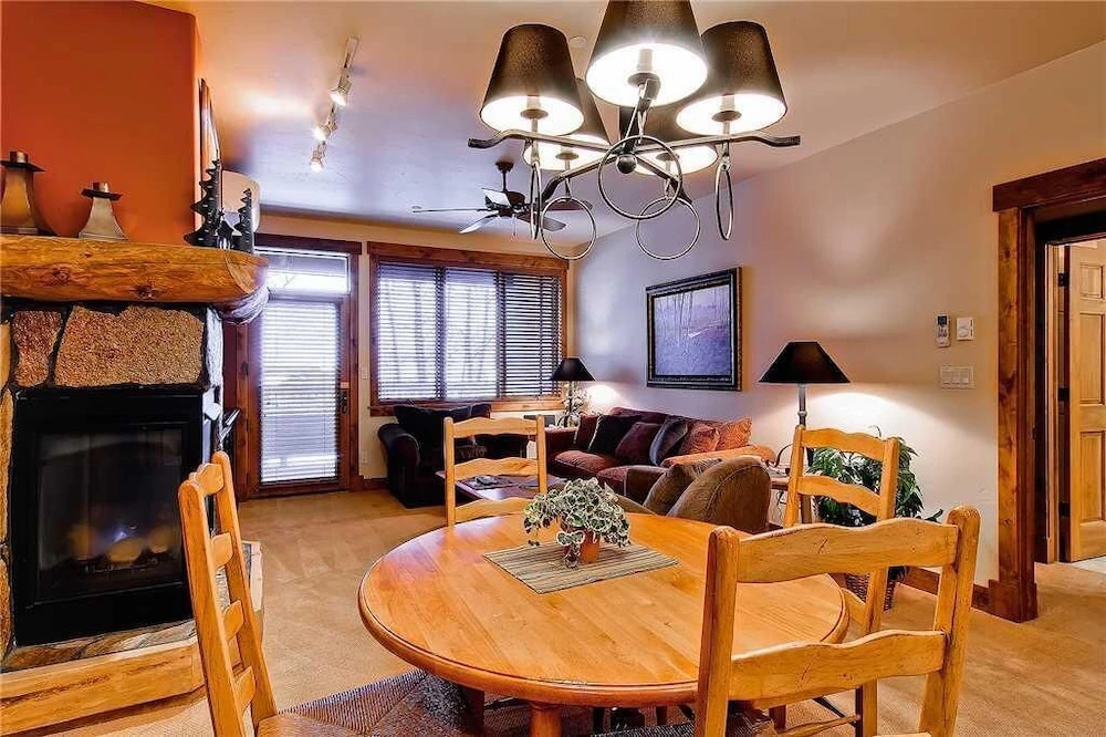 3205 Champagne Lodge, Trappeur's Crossing Apartment 2