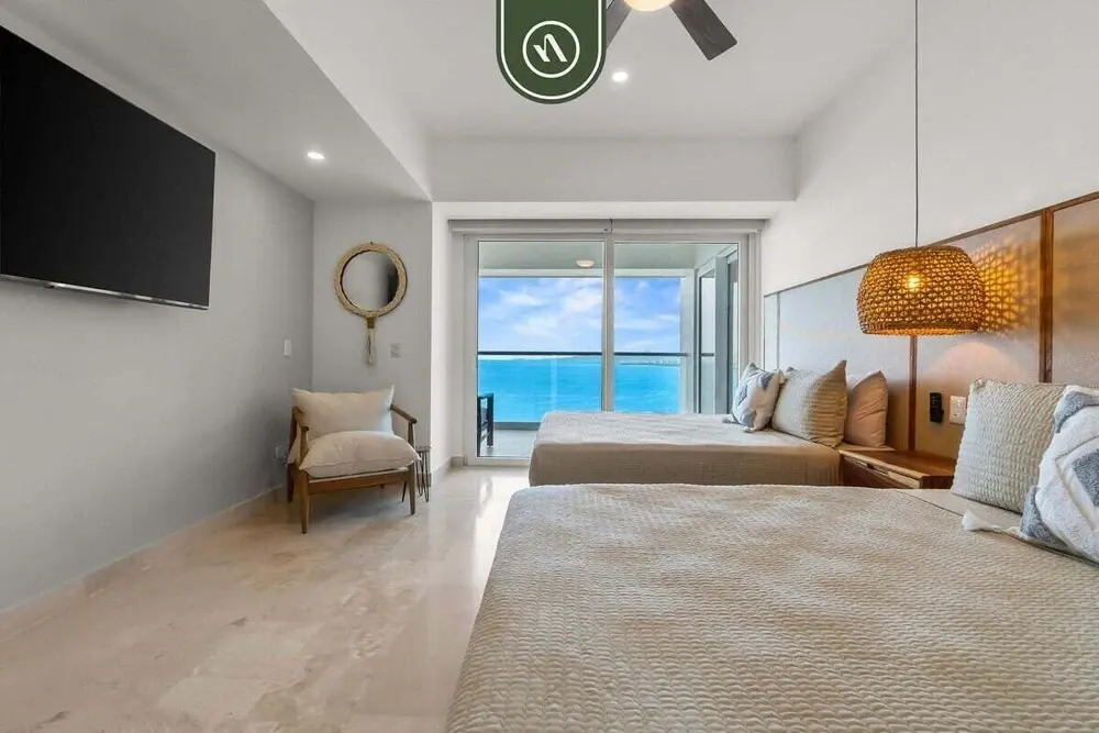 Luxury 4 BR Condo Amazing Views - Beach - Pools