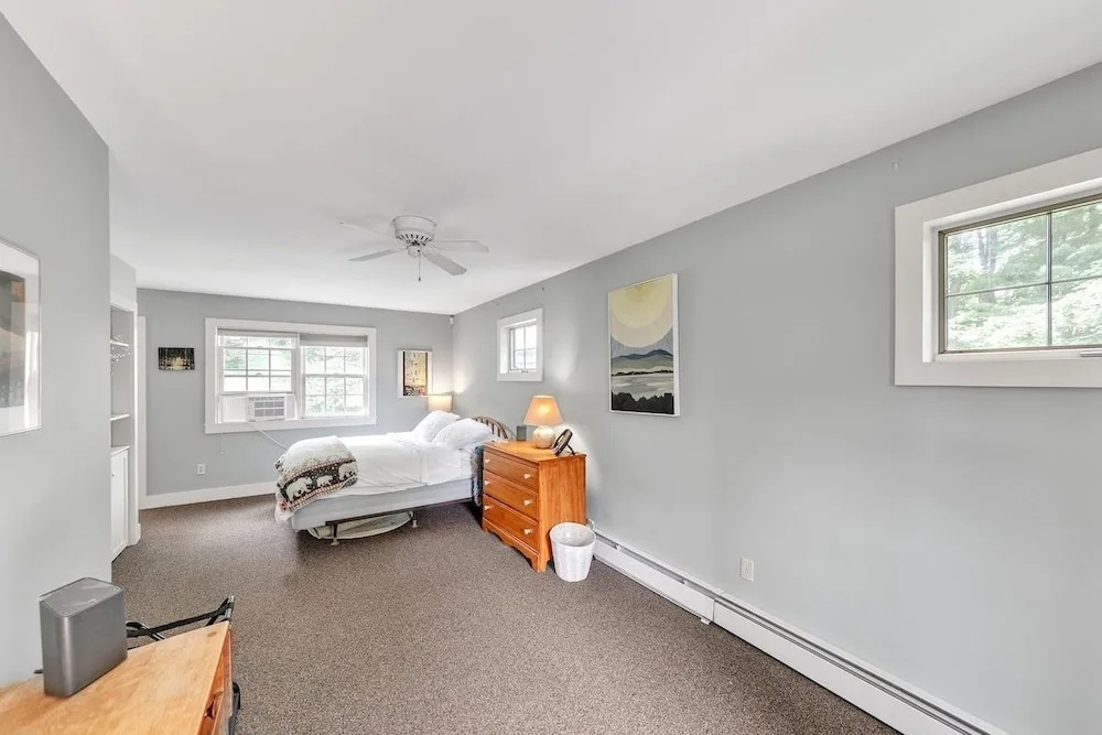 Bear Pass - Mountain View 4 Bedroom Home by RedAwning