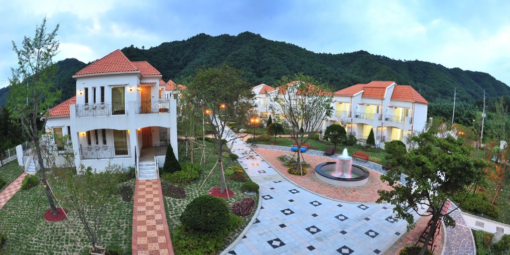 Mediterra County