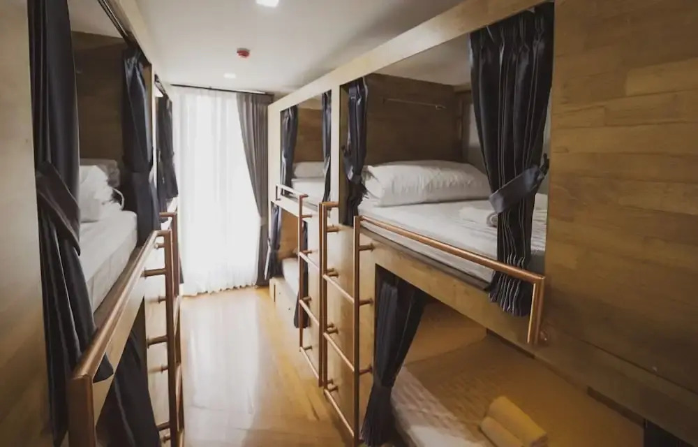 Poshtel 56
