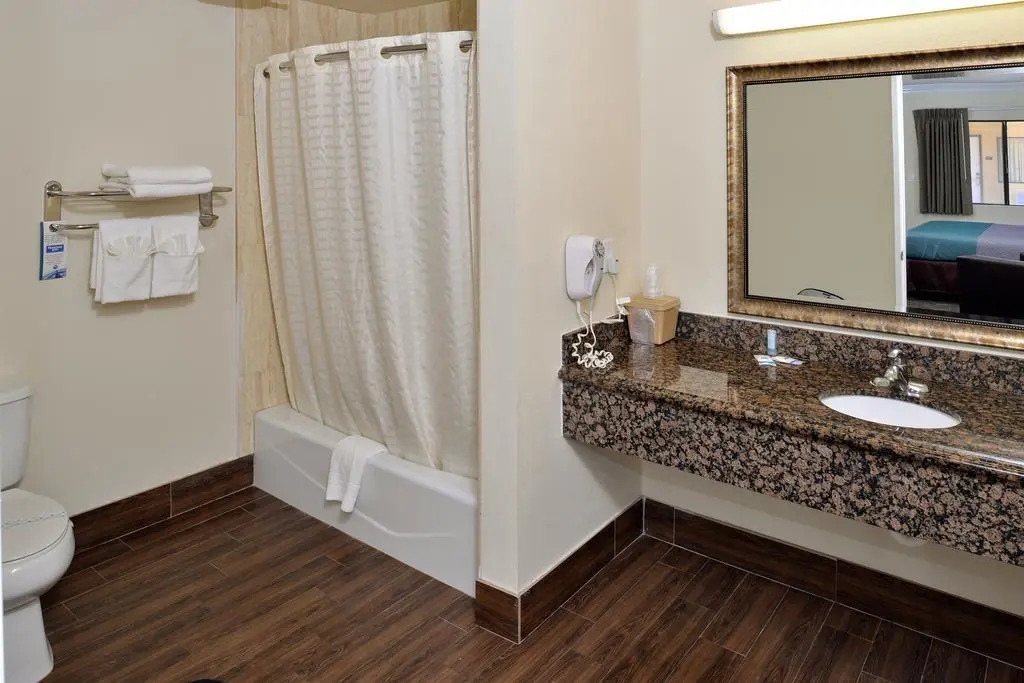 Rodeway Inn & Suites Inglewood