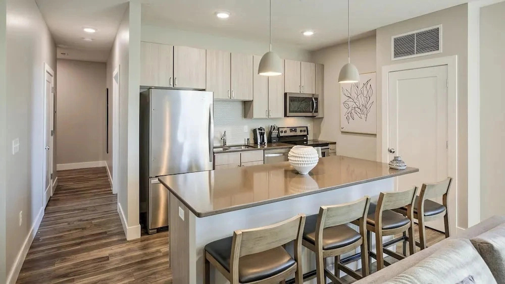 Landing Chic 1BD in Northside