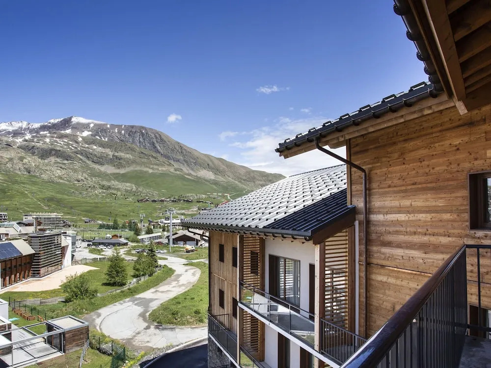 Stylish Apartment Near the Ski-slopes of L'alpe Dhuez