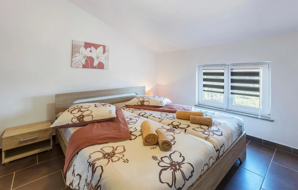 Nice Home in Trget With Wifi, 4 Bedrooms and Outdoor Swimming Pool