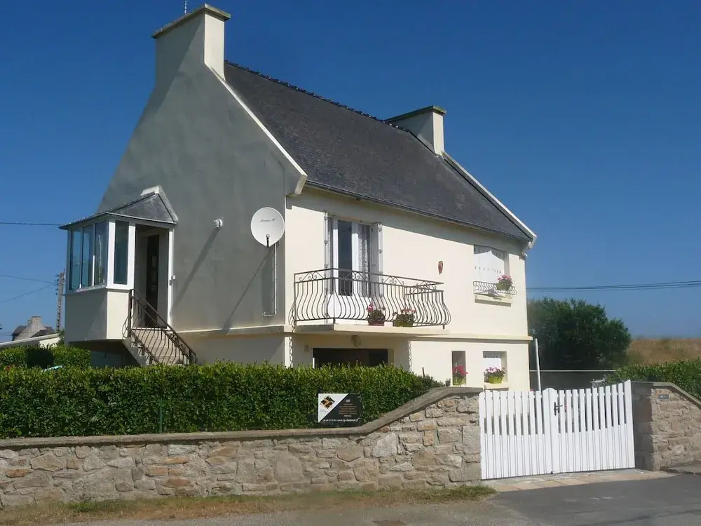 Apartment in Ploudalmezeau Near Treompan Beach