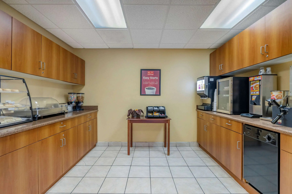 Econo Lodge Inn & Suites Des Moines Fairgrounds Area