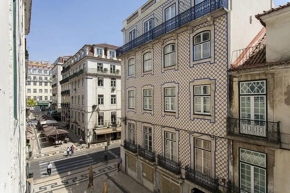 Baixa Delight 3 Bedroom Apartment 2nd Floor Walk Up - RNU 69322