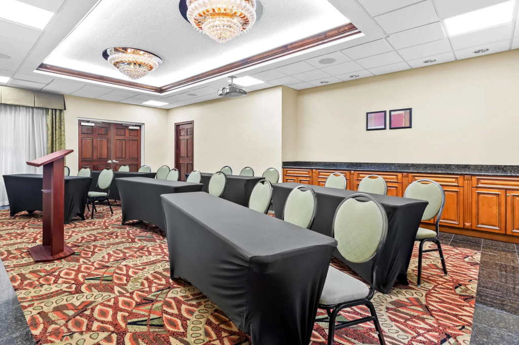 Quality Inn Tampa Airport - Cruise Port