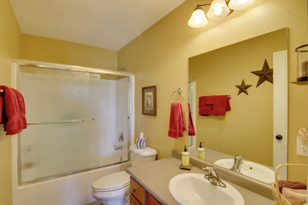 Bozeman Condo w/ Grill ~ 2 Mi to Hot Springs!