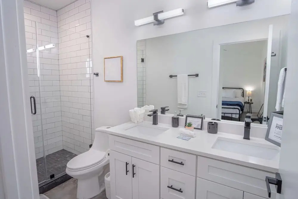 Gorgeous 3 BR 2 BA Near Amazing Downtown