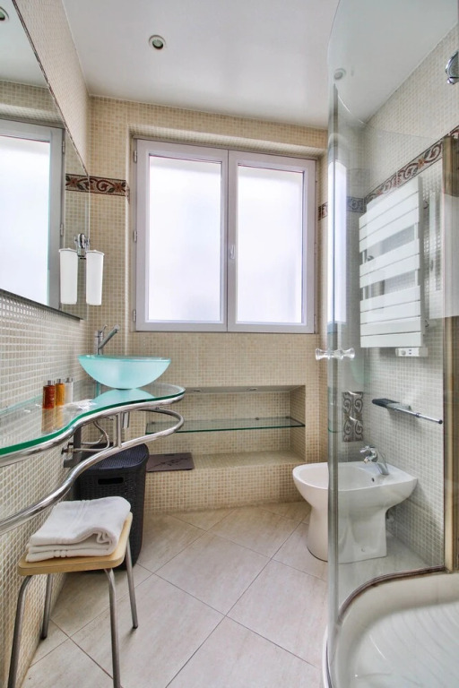Bright apartment - Victor Hugo