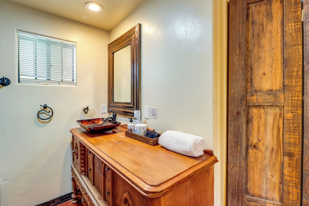 Shared Hot Tub + Fire Pit: Tucson Casita By Hiking