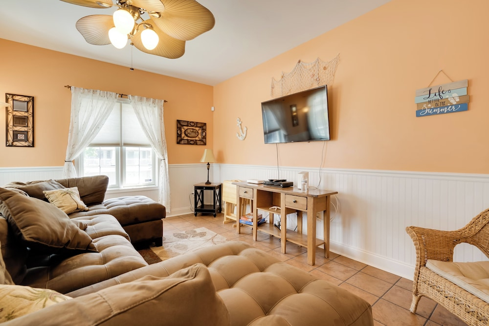 Breezy Wildwood Condo ~ 2 Blocks to Beach!