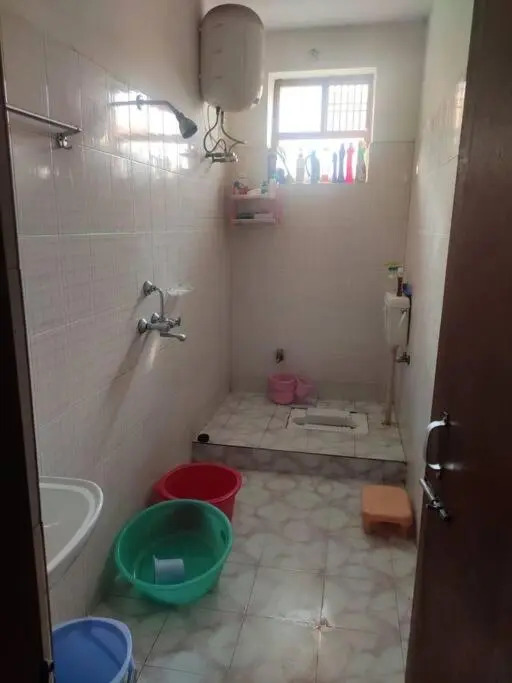 1bedroom ensuit flat with free covered car parking
