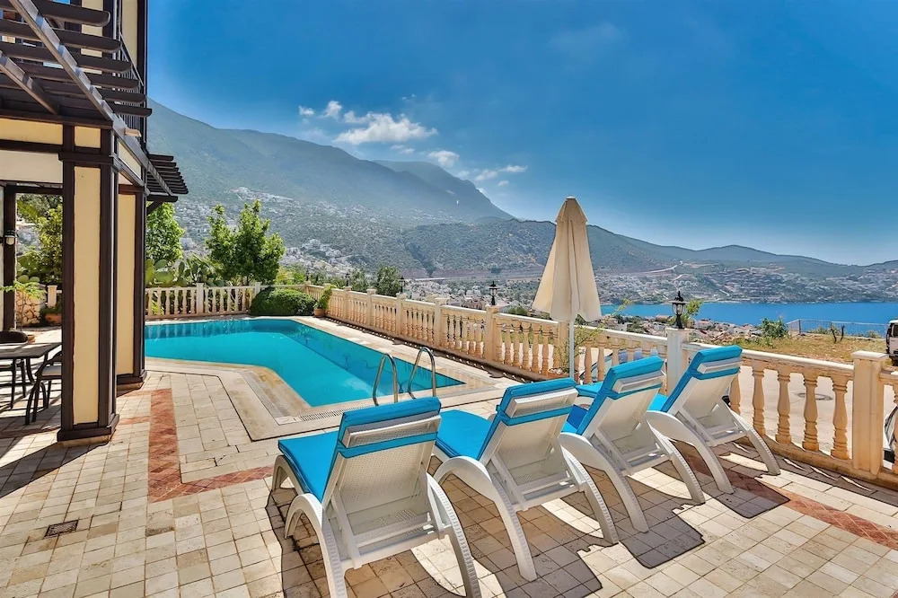 Villa Nefis by Akdenizvillam