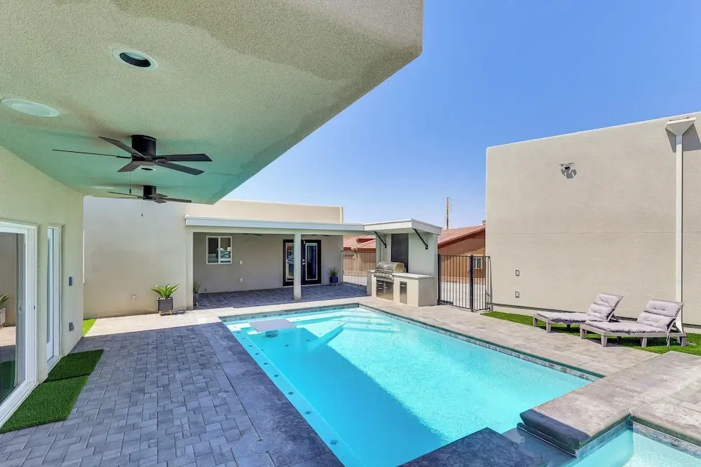 Casita + Chef's Kitchen: Lake Havasu Desert Oasis