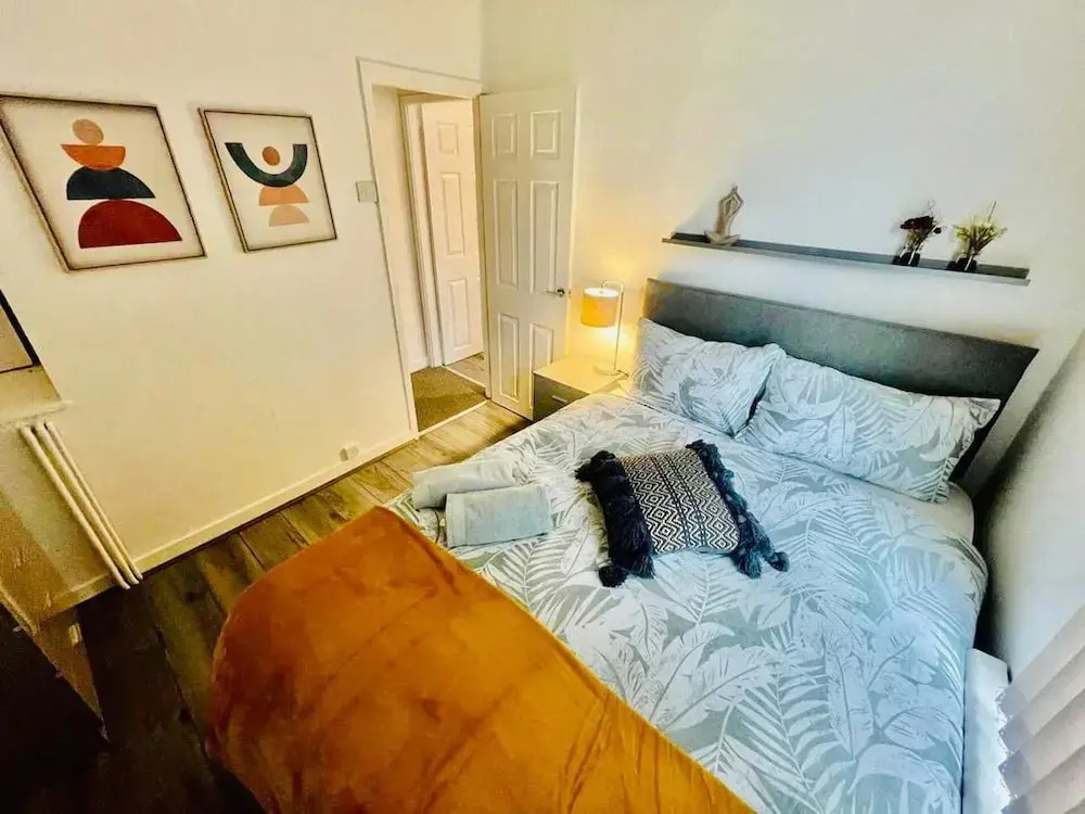 2 Bedroom House in Liverpool With Free Parking