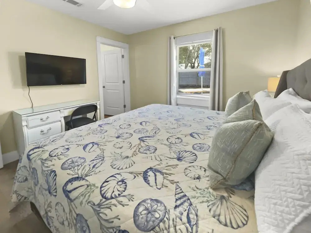Wanna Go Back 3 Bedroom Home by RedAwning