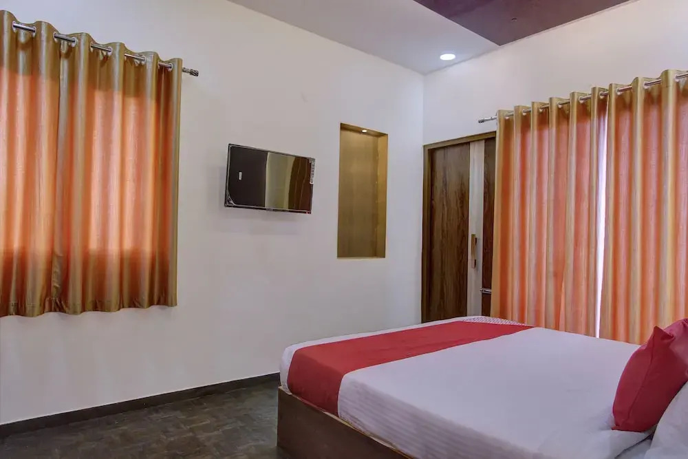 Oyo 27753 Kasa Luxury Inn