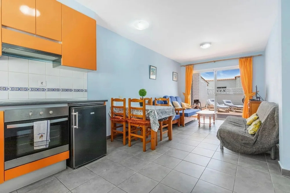 Apartment Near the Beach With a Huge Terrace Patio, Wifi and Parking
