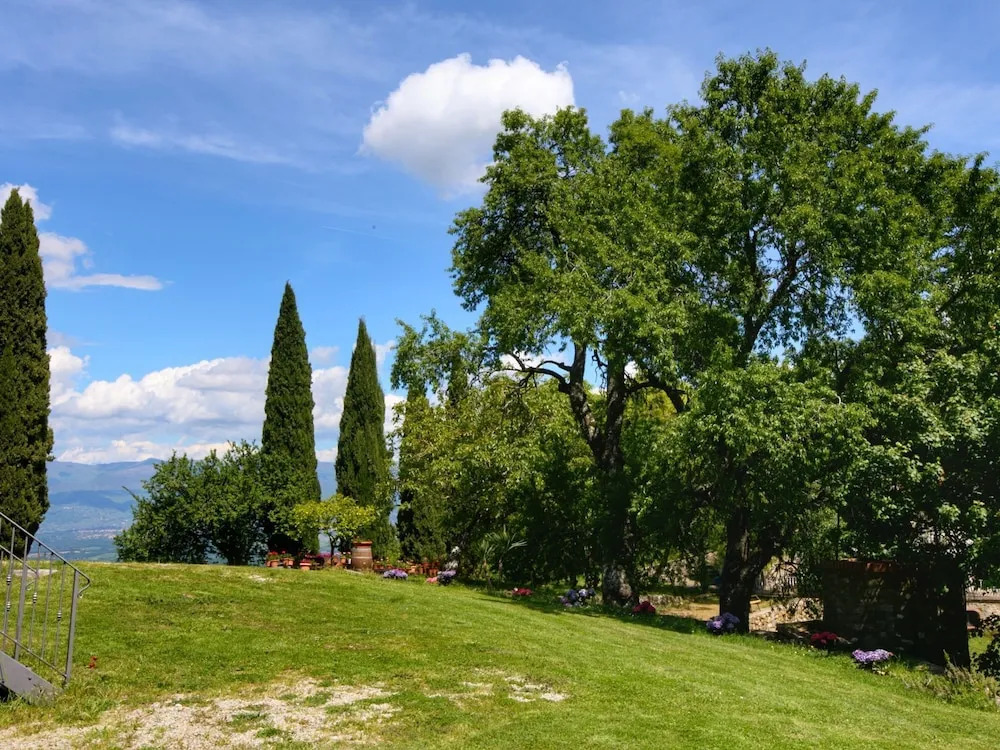 Soothing Holiday Home in Castelnuovo dei Sabbioni With Pool