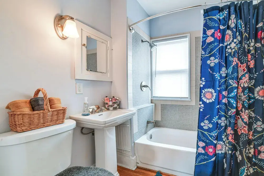 1 Mi to Dtwn Binghamton: Apt w/ Covered Balcony!