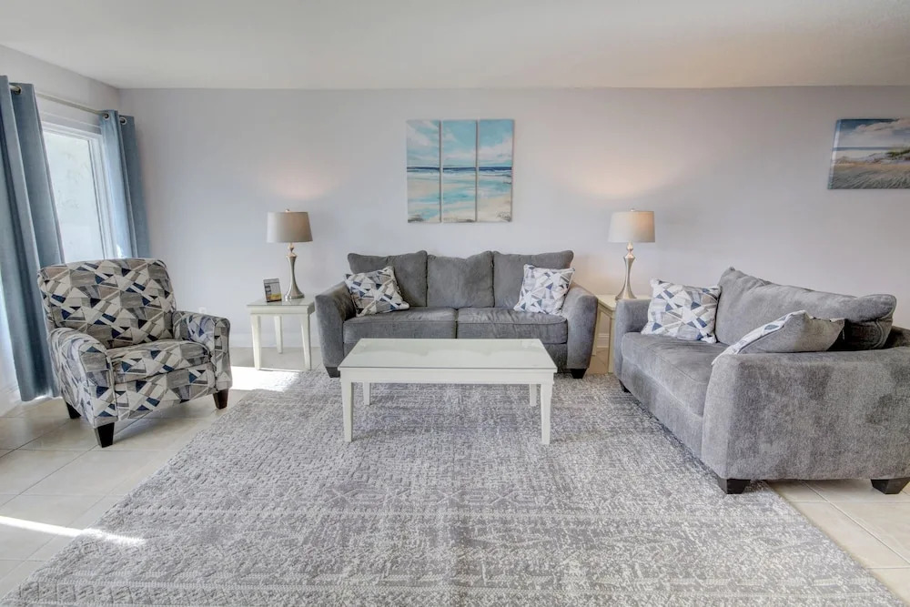 455 El Matador 1 Bedroom Condo by RedAwning