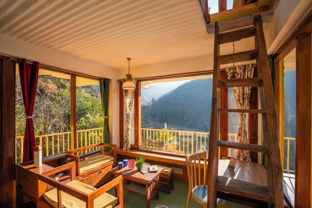 LiveAway Mussoorie, Kempty by PACK
