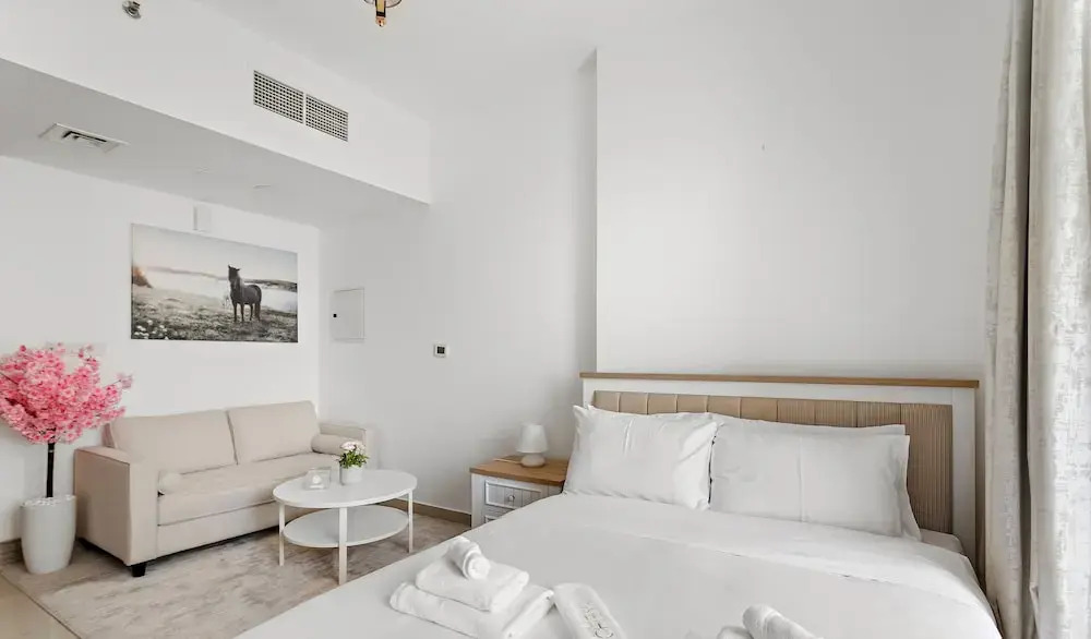 WelHome - Lovely Studio Apartment in Production City