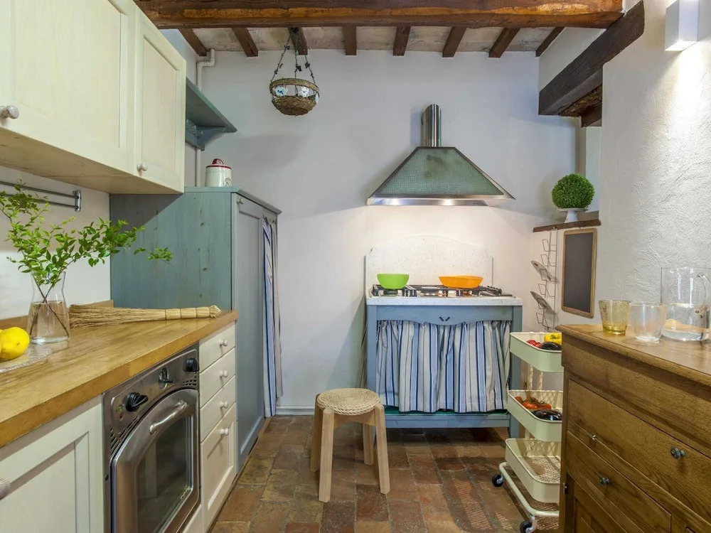 Marche Villa Close Culture