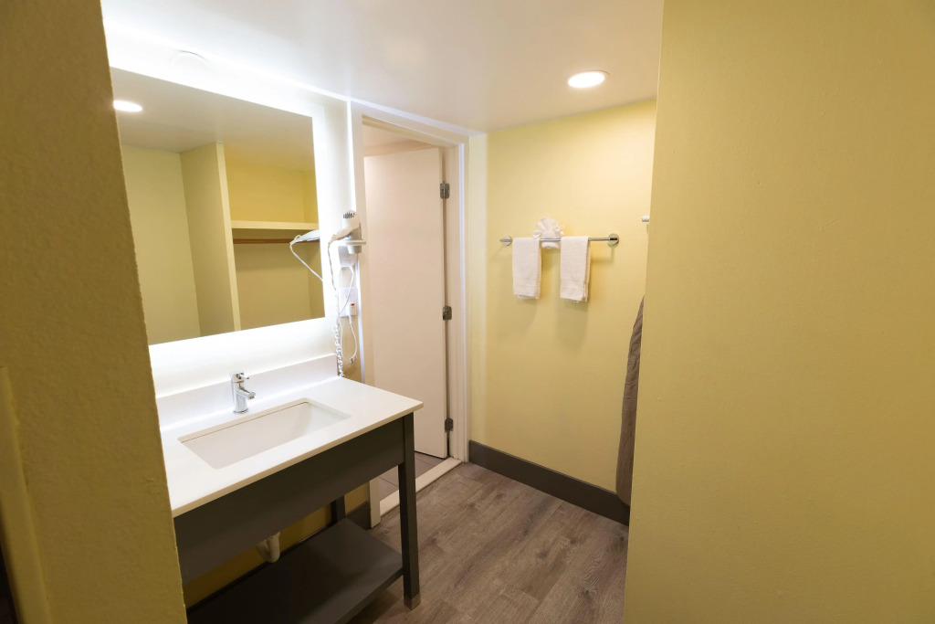 Kings House Motor Hotel, a Dazzler Select by Wyndham