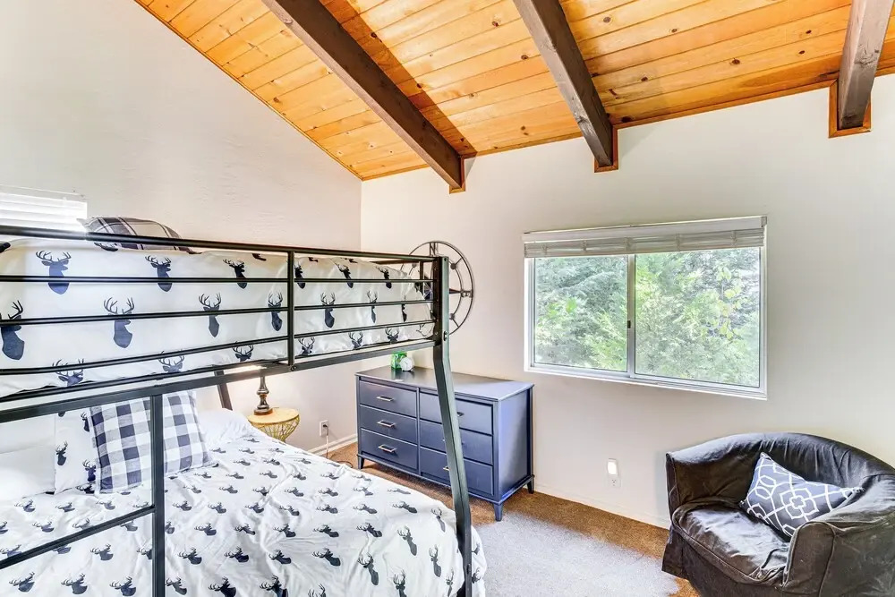 1 Mi to Lake Arrowhead Village! Cabin w/ Game Room