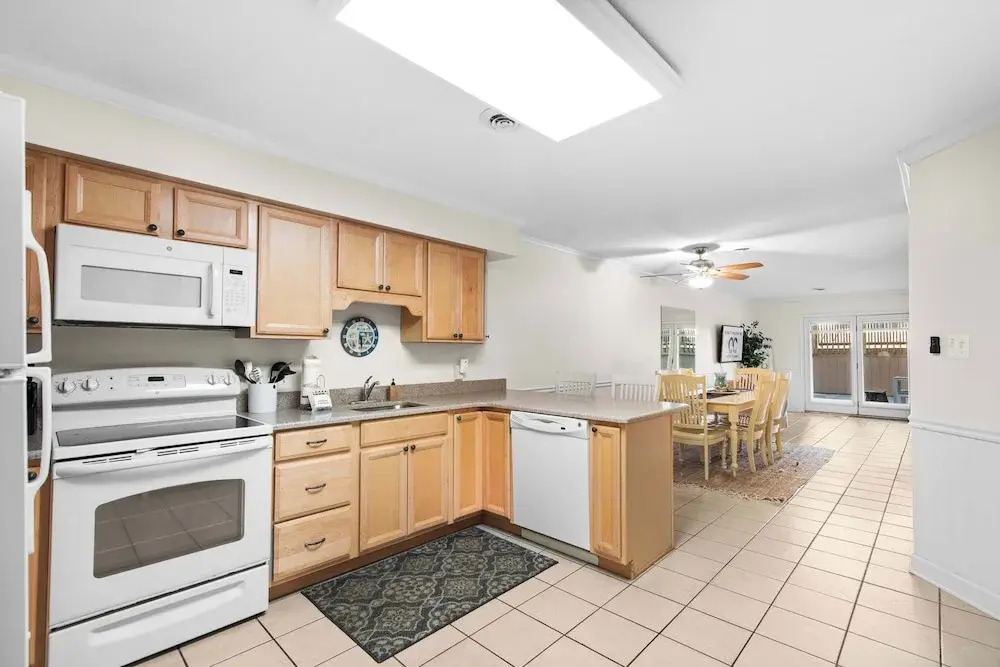 San Remo 108 Ocean-block 2BR Condo, Pool Access, Private Patio & Parking