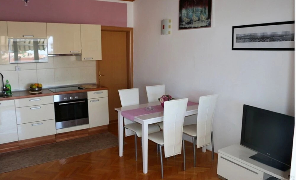 Buffalo - 150m From the Beach & Parking - A2
