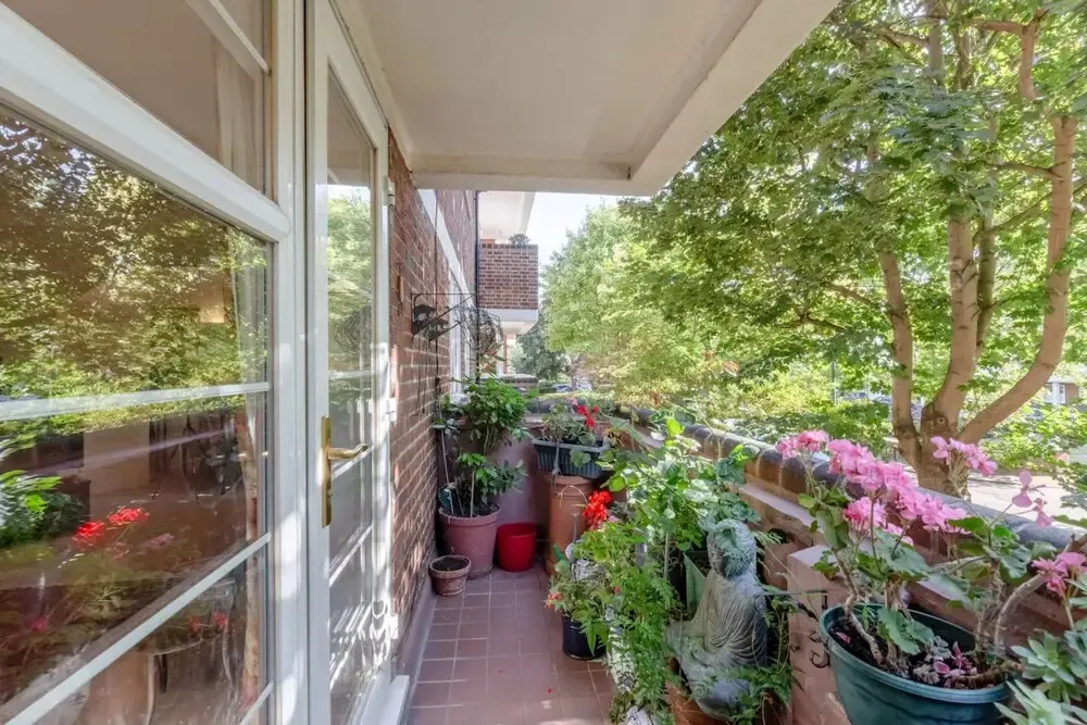 Stylish 2 Bedroom Apartment in Peaceful Richmond