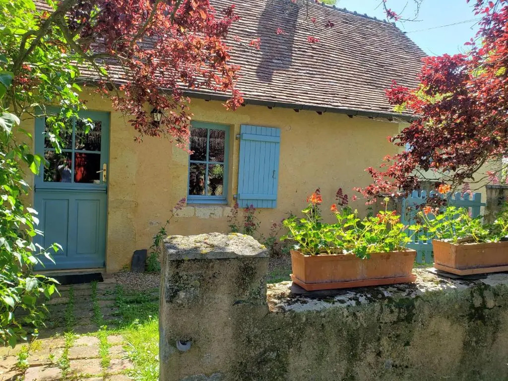 Charmante maison paysanne rénovée avec grand terrain, proche de la rivière et du village médiéval - FR-1-410-162