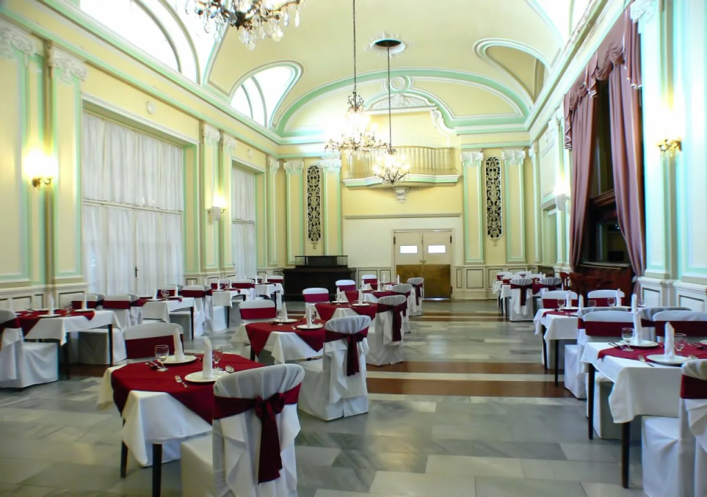 Hotel Tisza és Thermálfürdő