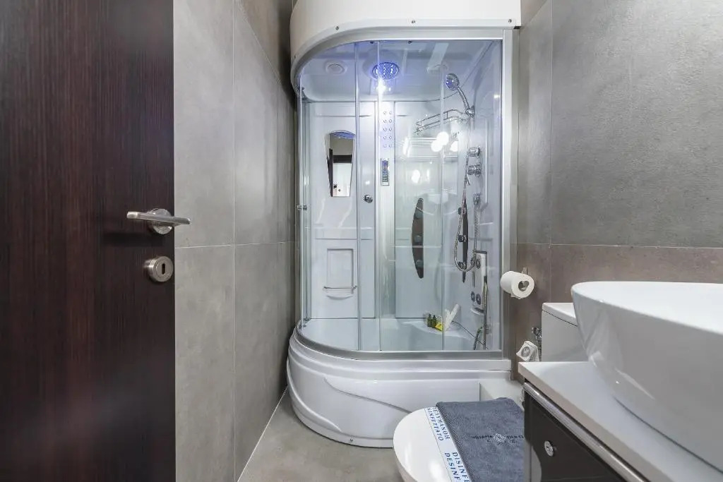 Iguana Gold Luxury Suites 1min from Ermou str