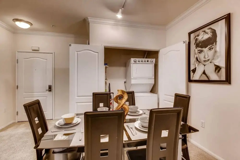 A+ Los Angeles Seclusion Large 2br/2bath + 2 Free Parking Spots! (P2)