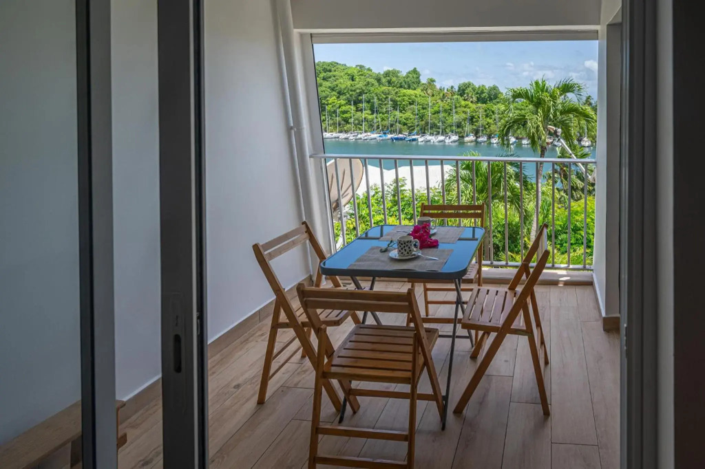 Studio, Piscine Et Vue Mer A La Marina