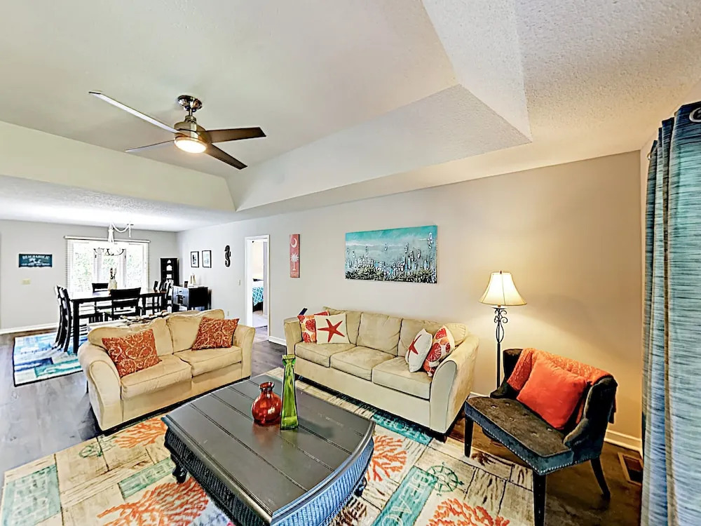 Secluded W/ Hot Tub, Under A Mile To Beach 3 Bedroom Home