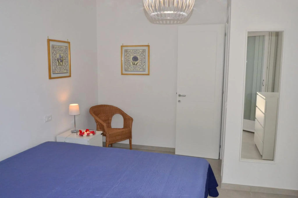 Uniquely located, quiet, facing the sea. 3 Rooms Villa, 6 Beds,  sea 80/100 mt.-Scrittore2 Villa Fiore