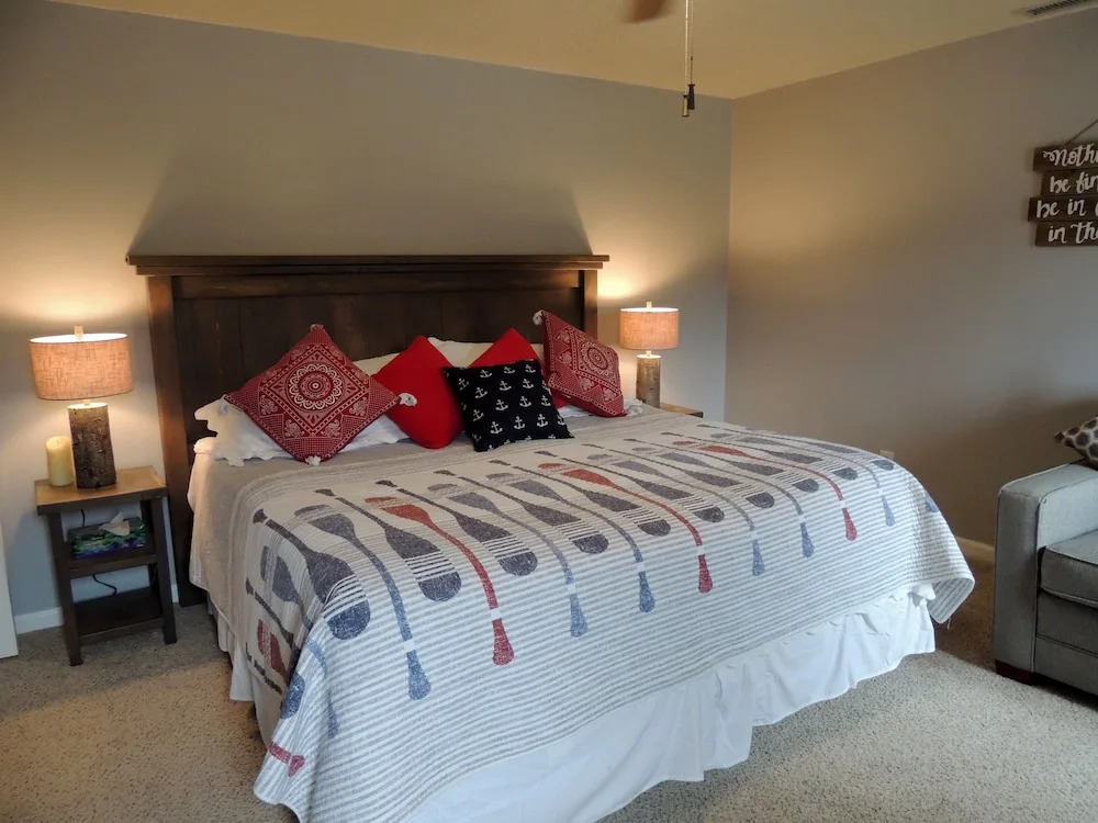 Allure Of The Lake 3 Bedrooms 2 Bathrooms Home
