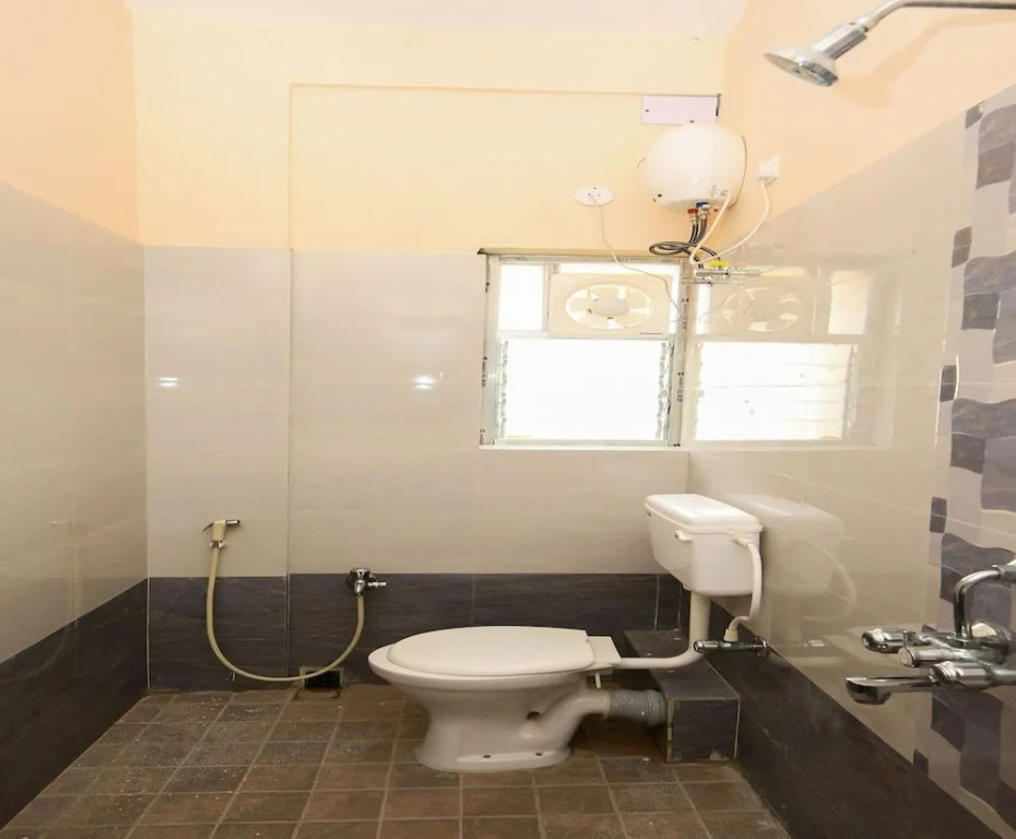 OYO 13554 Hotel Buttercouch